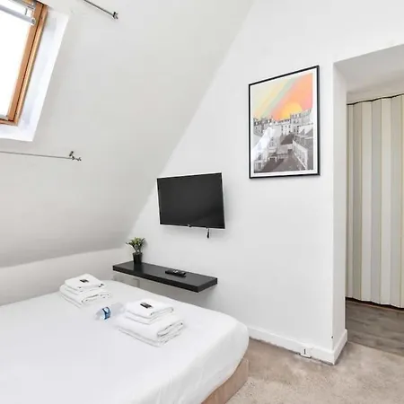 Spontini Victor Hugo Cosy Studio * Paříž