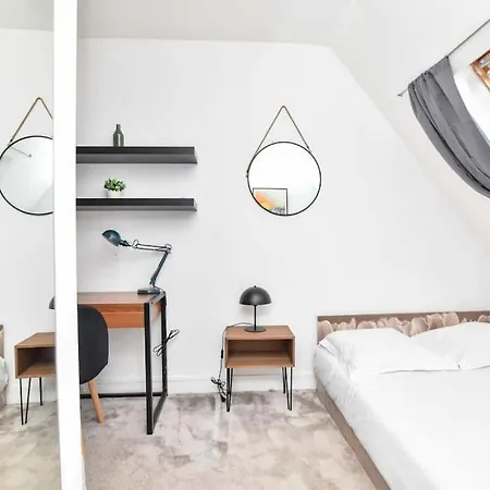 Spontini Victor Hugo Cosy Studio Paris